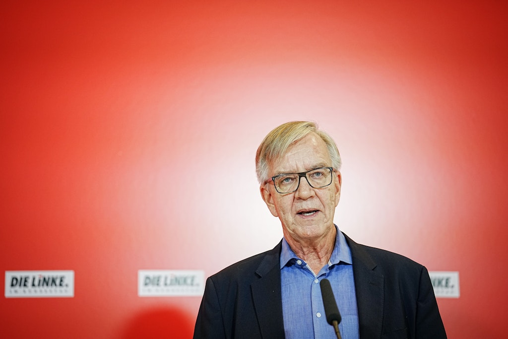 Dietmar Bartsch, Fraktionsvorsitzender der Partei Die Linke im Bundestag, kritisiert die Entscheidung zur Lieferung von Leopard-Kampfpanzern an die Ukraine scharf. 