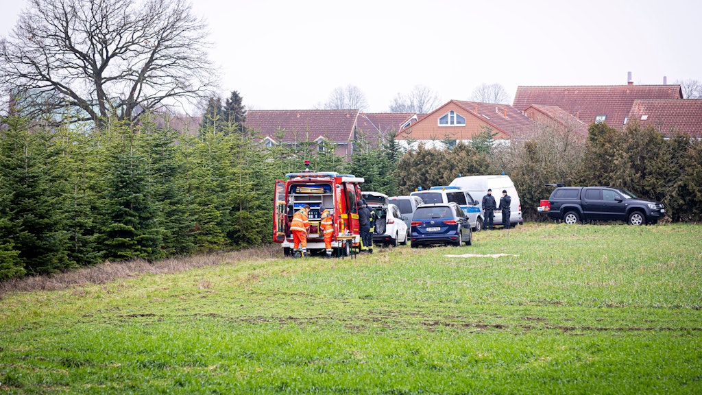 Auf der Suche nach einem mutmaßlich getöteten Jugendlichen haben Einsatzkräfte in niedersächsischen Wunstorf eine Leiche gefunden..
