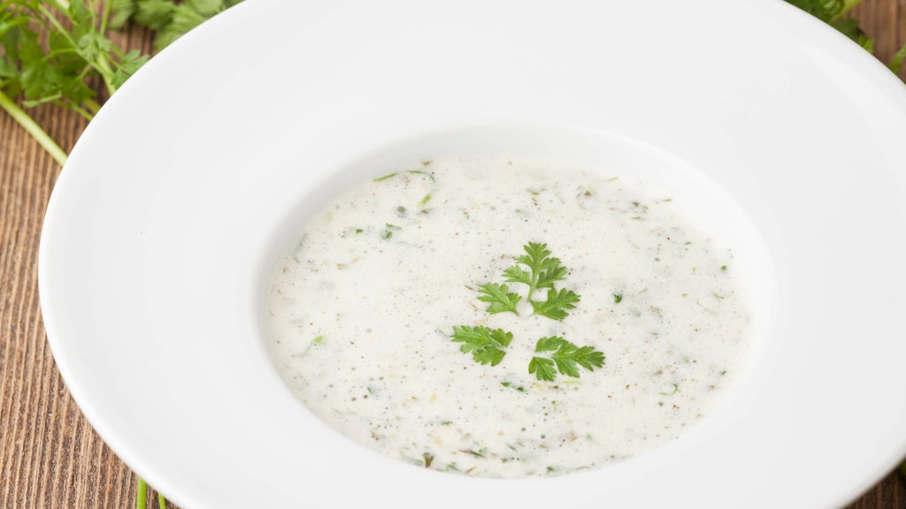 Die Knoblauchsuppe wird mit diesem Rezept besonders aromatisch.