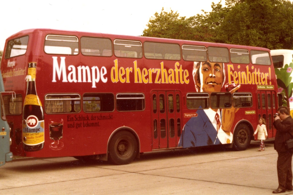 BVG-Bus mit Mampe-Werbung um 1990 in Berlin 