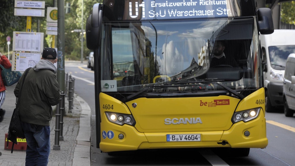 Fahrgäste müssen zwischen Kotti und Warschauer Straße auf den Ersatzverkehr umsteigen.
