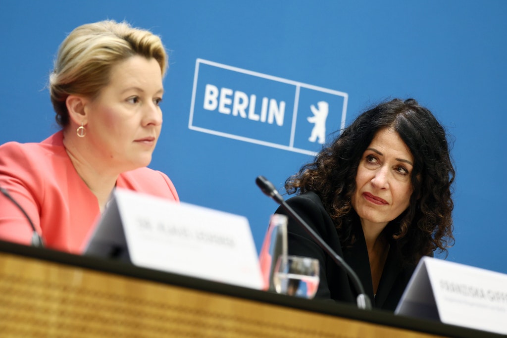 Die Regierende Bürgermeisterin Franziska Giffey ist über die Friedrichstraßen-Aktion von Verkehrssenatorin Bettina Jarasch mächtig sauer.