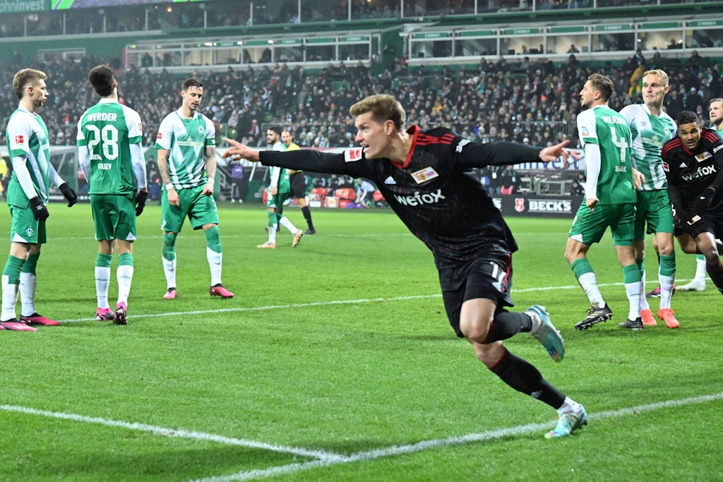 Überflieger! So jubelt Unions Kevin Behrens nach seinem 2:1-Siegtreffer in der 46. Minute.