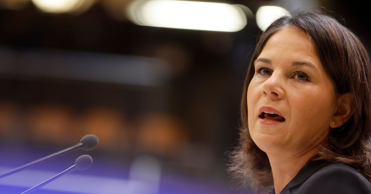 Hier erklärt Außenministerin Baerbock Russland den Krieg – und löst einen Riesen-Shitstorm aus Hier erklärt Außenministerin Baerbock Russland den Krieg – und löst einen Riesen-Shitstorm aus