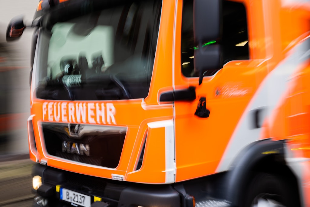 Ein Feuerwehrfahrzeug der Berliner Feuerwehr. 