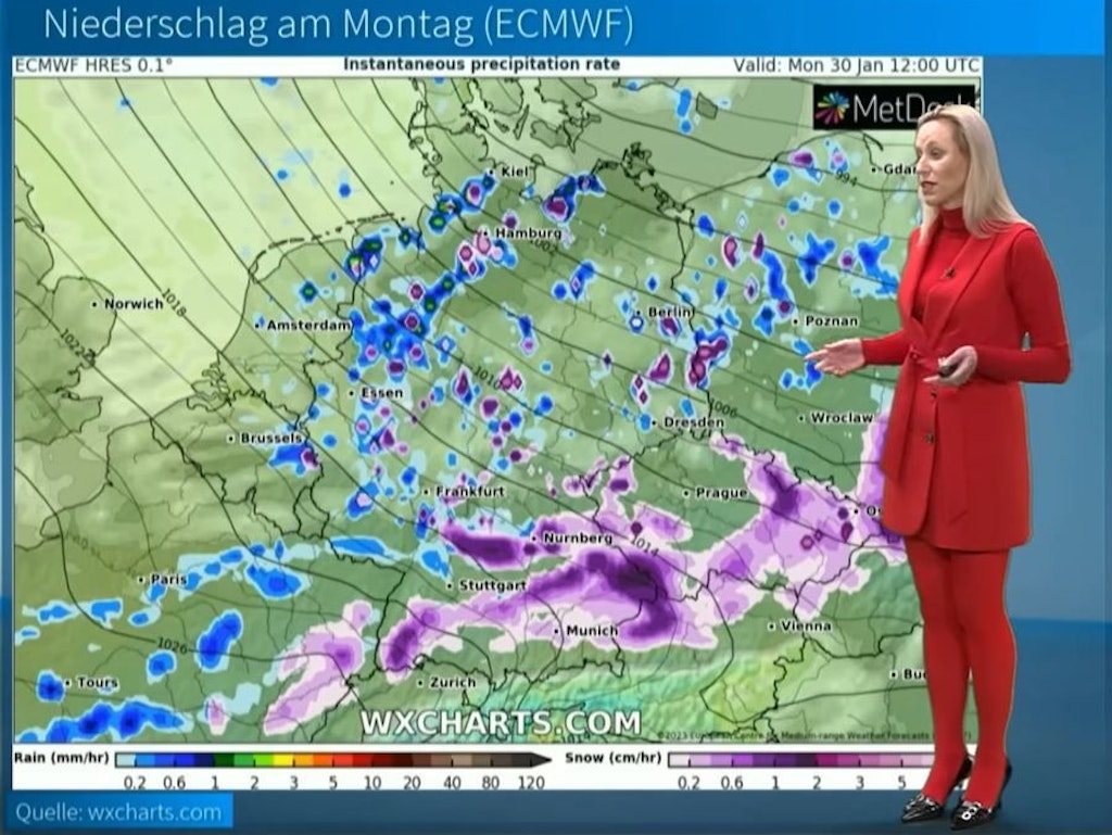 Gut zu erkennen: Die lila eingefärbte Schneewalze über Süddeutschland.