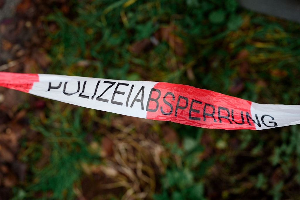 In Berlin-Neukölln ist am Sonnabend eine 26-jährige Frau mit einem Messer attackiert und schwer verletzt worden.