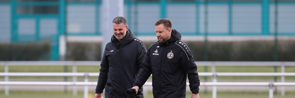 Angelo Vier, Sportdirektor des BFC Dynamo, und Cheftrainer Heiner Backhaus grübeln, wie sie die personellen Probleme im Offensivbereich in den Griff kriegen. 