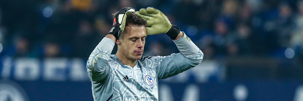 Erlebt auch beim FC Schalke 04 eine Zeit zum Vergessen: Herthas verliehener Torwart Alexander Schwolow (30). 