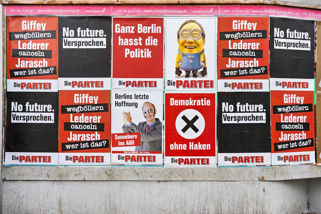 Satirische Wahlplakate der Partei "Die Partei" in Berlin Ende Januar.
