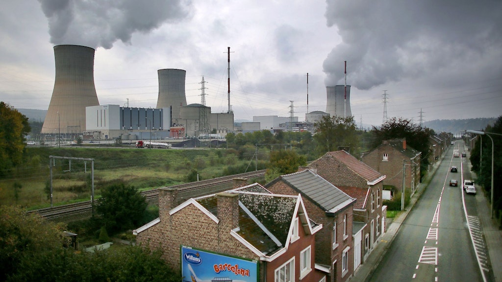 Das belgische Atomkraftwerk Tihange in Huy, 60 Kilometer von Aachen entfernt. Anfang Februar war einer von drei Reaktoren dort abgeschaltet worden. Weitere drei befinden sich im AKW Doel bei Antwerpen.