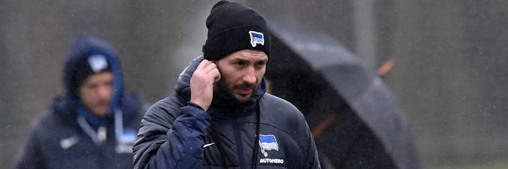 Hertha-Trainer Sandro Schwarz wirkt nach dem Rauswurf von Manager Fredi Bobic und dem Desaster am Deadline-Day nachdenklich. 