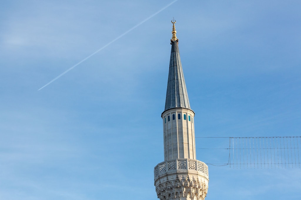 Minarett der Sehitlik Moschee am Columbiadamm.