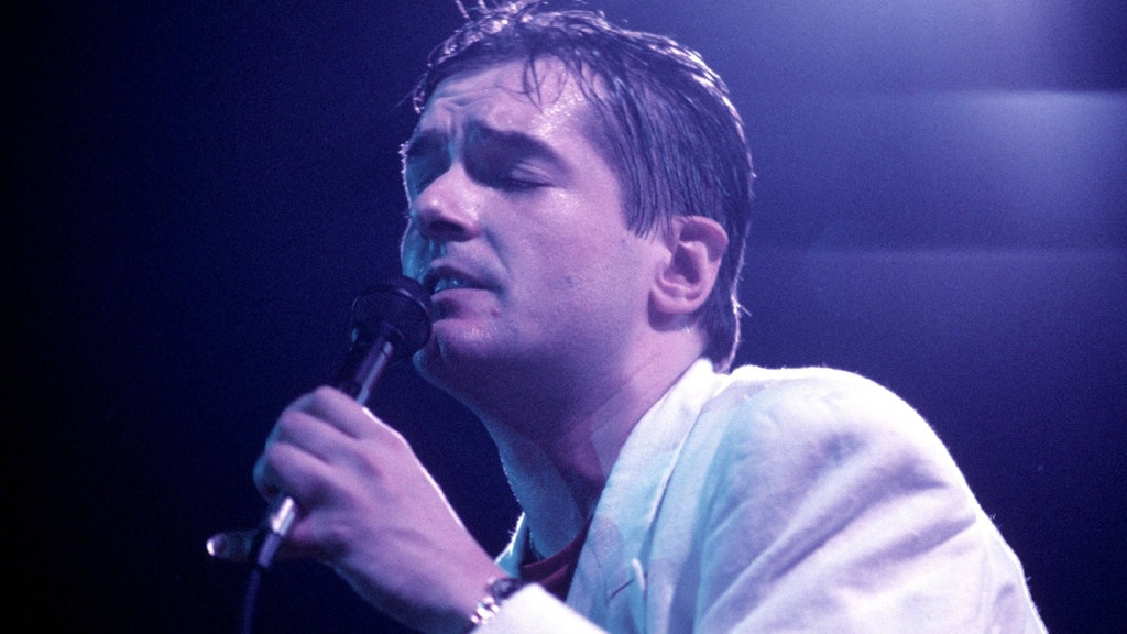 Der als Hans Hölzel geborene Falco starb am 6. Februar 1998 bei einem Autounfall in der Dominikanischen Republik.