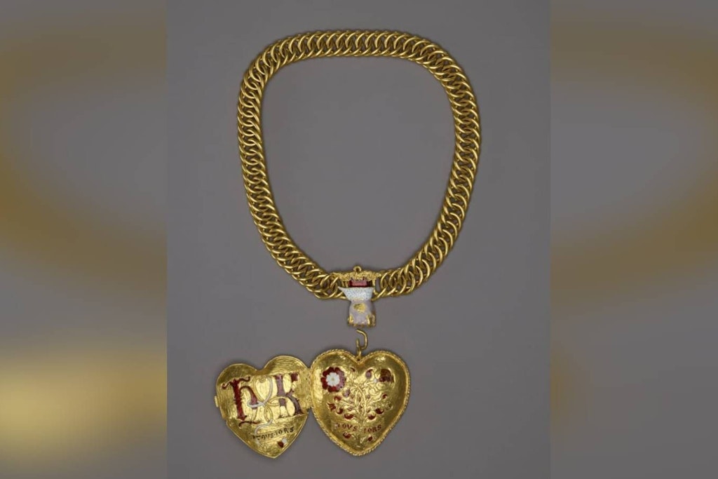 Der 500 Jahre alte Anhänger wurde von einem Amateur-Schatzsucher gefunden.