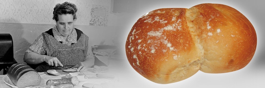 In der DDR war die typische Doppel-Semmel beliebt. In diesem Rezept erfahren Sie, wie Sie solche Brötchen ganz leicht selber backen.