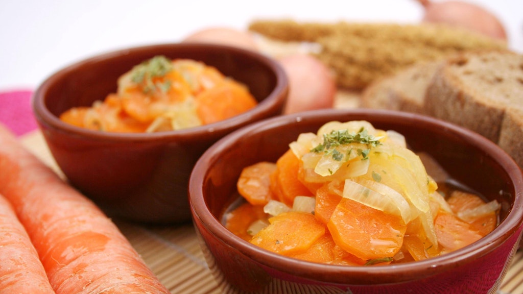 Leckerer Möhreneintopf kann ein echter Seelenwärmer sein. Mit diesem Rezept kochen Sie ihn ganz einfach selbst.