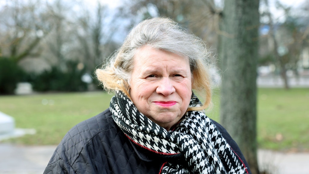 Marlies Bahlow (73) aus Mitte muss mit ihrer kleinen Reite auskommen. Bei Lebensmitteln schaut sie gern nach reduzierter Ware und Angeboten. „Einen Cafébesuch verkneife ich mir, für die Preise habe ich kein Verständnis mehr, auch Restaurants sind zu teuer“, sagt sie. Ihr Spar-Tipp: „Samstagabend schlägt meine Stunde, da gibt es im Blumenladen 50 Prozent Nachlass auf die nicht verkaufte Ware, ich gönne mir dann zwei Sträuße.“