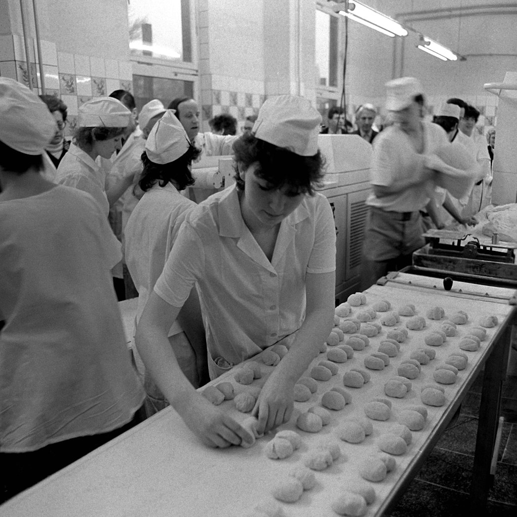 In den Backstuben der DDR wurden die Semmeln in ihrer typischen Form gefertigt.