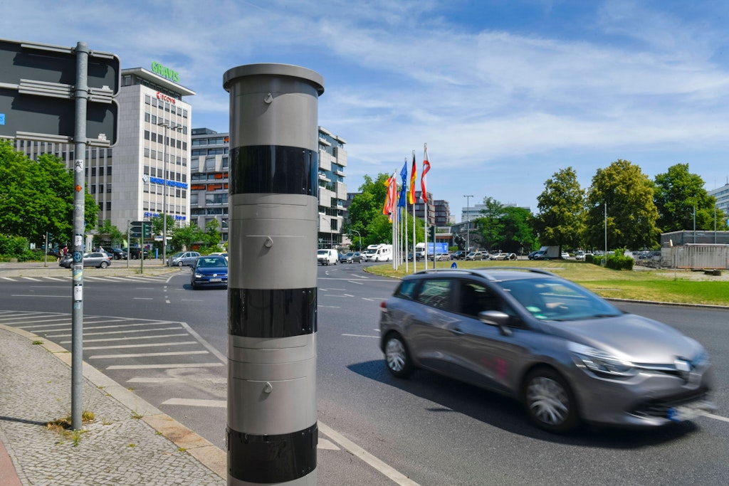 Ein Blitzer am Ernst-Reuter-Platz in Berlin-Charlottenburg.