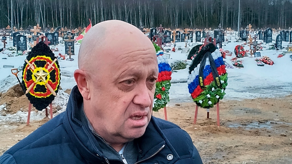 Jewgeni Prigoschin, Besitzer der Wagner-Söldnertruppe, auf einem Friedhof für seine in der Ukraine gefallenen Mitarbeiter.