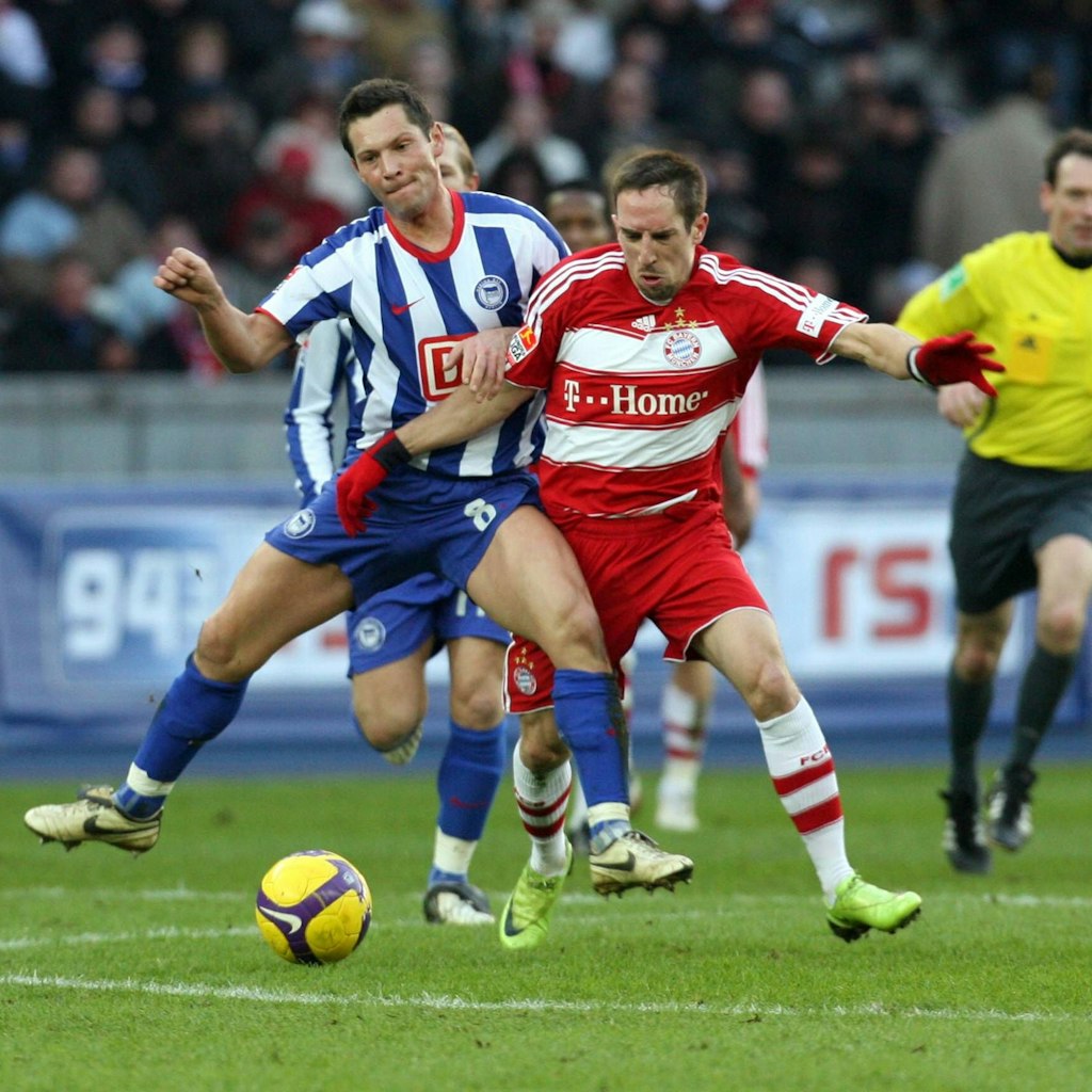 Körpereinsatz de luxe! Herthas Pal Dardai im Zweikampf gegen den früheren Bayern-Giganten Franck Ribéry beim 2:1 im Februar 2009.
