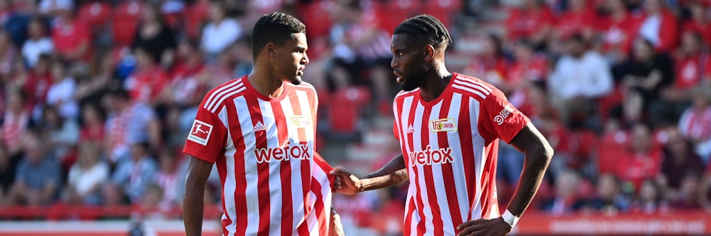 Wenn es bei Stürmer Jordan Siebatcheu (r.) vor dem Tor klemmt, regelt das eben Abwehrmann Danilho Doekhi. Beim 1. FC Union kann nämlich fast jeder Tore.