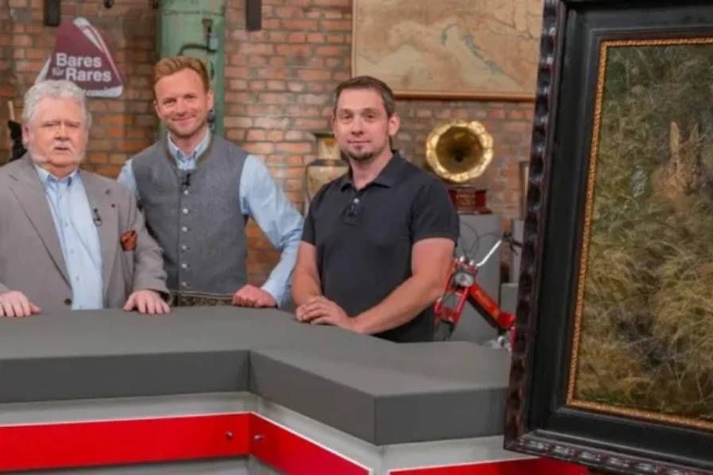 "Bares für Rares" in Österreich: Experte Erich Tromayer neben Moderator Willi Gabalier und Teilnehmer Alexander Steinmeyer (v.l.n.r.)