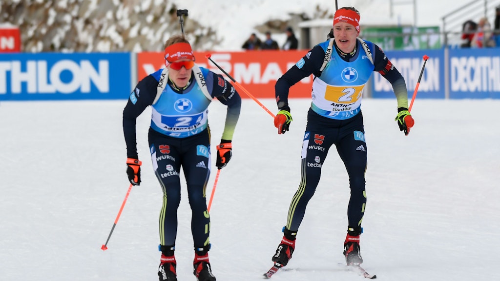 Benedikt Doll (r.) und Roman Rees gehen beide in der Mixed-Staffel bei der Biathlon-WM in Oberhof an den Start.