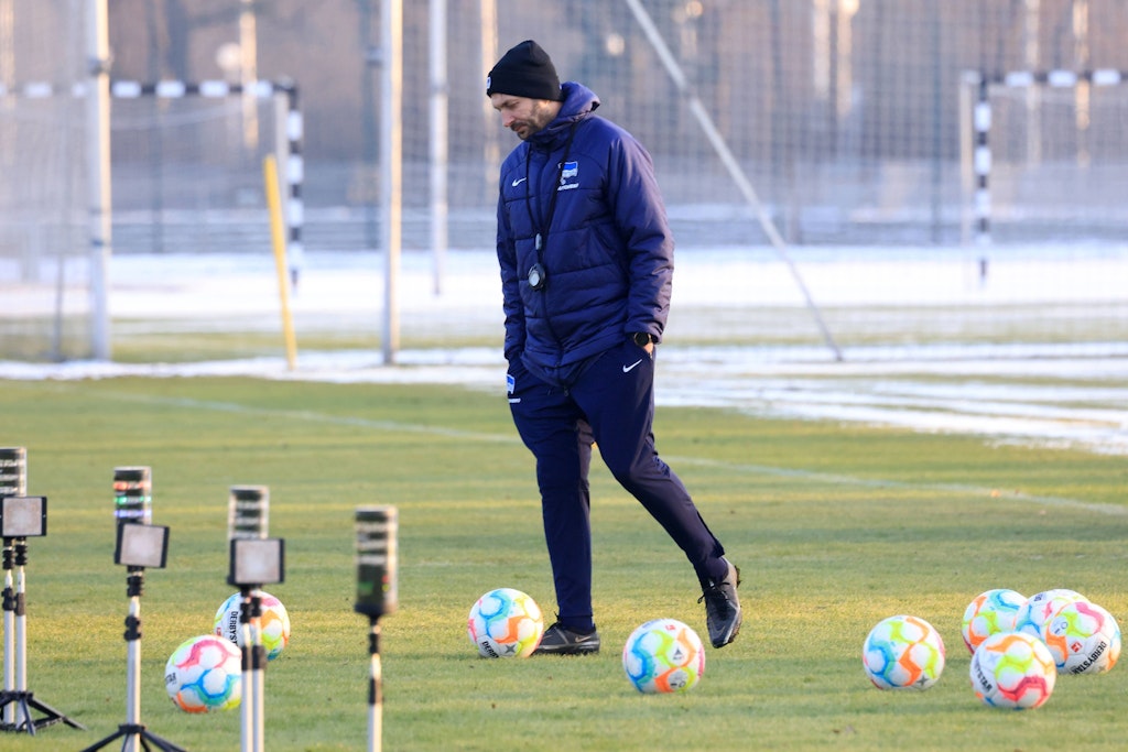 Sandro Schwarz steht als Cheftrainer bei Hertha BSC nach vier Pleiten im Jahr 2023 unter Druck.