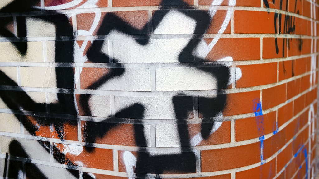 Genderstern-Graffiti an einer Mauer - am Sternchen scheiden sich die Geister- oder GeistInnen? 
