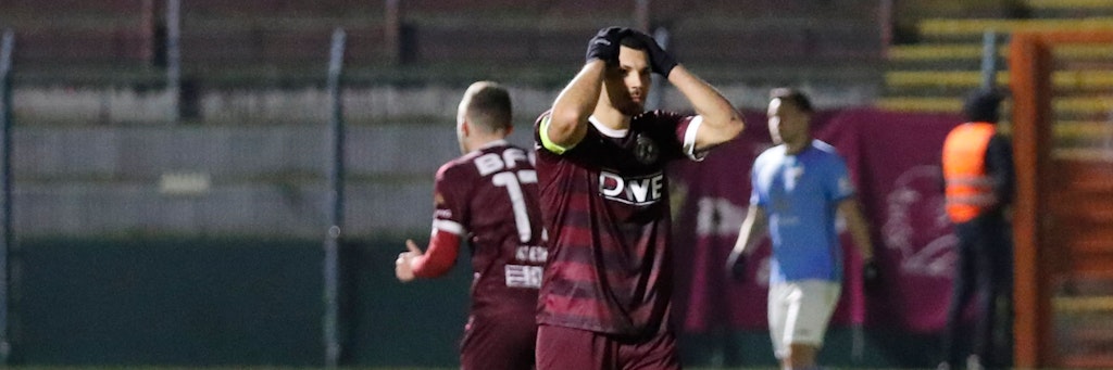 Andreas Pollasch vom BFC Dynamo schlägt beim 0:0 gegen Chemnitz die Hände über dem Kopf zusammen. Wieder eine Möglichkeit verdaddelt.