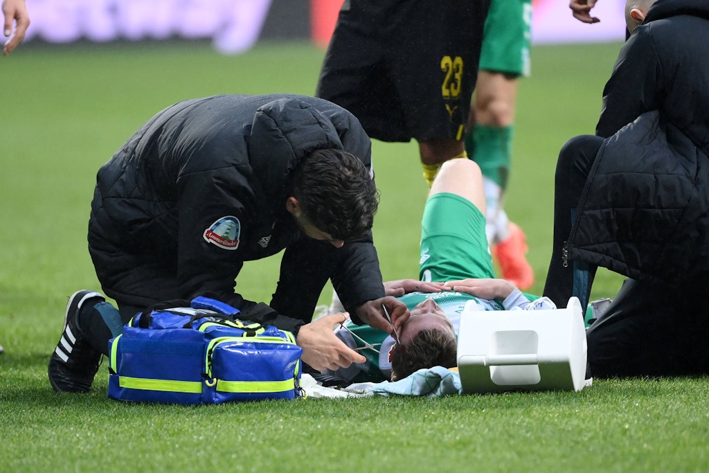 Mitchell Weiser was stitched up on the field in the game against BVB.  After that, the ex-professional from Hertha BSC continued to play with a turban.