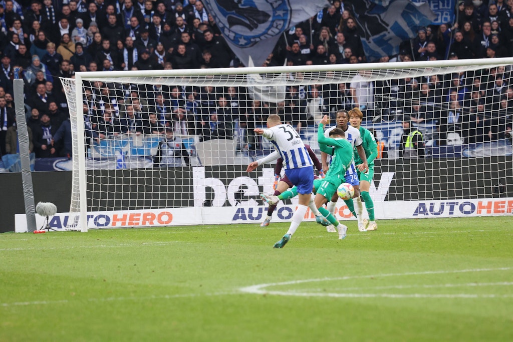 Marton Dardai erzielte ein Traumtor, hämmerte den Ball aus rund 22 Metern zum 2:1 für Hertha BSC gegen Borussia Mönchengladbach ins Tor.