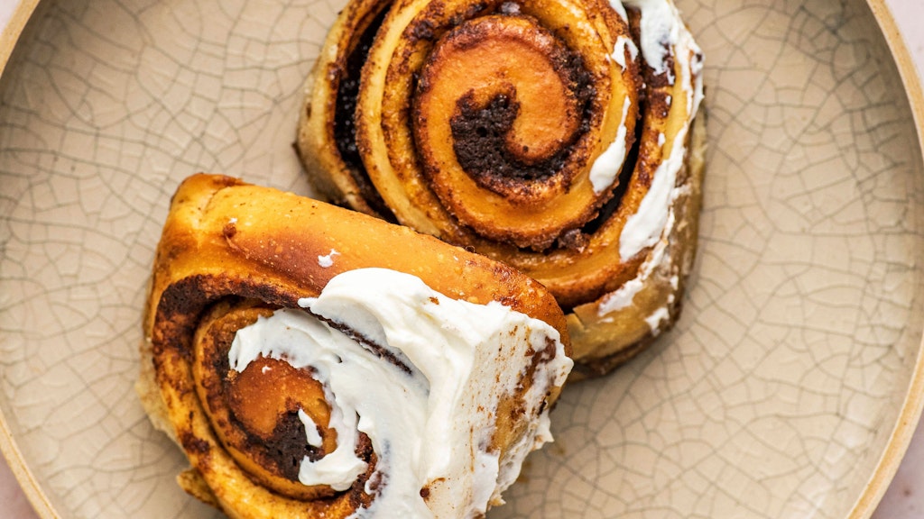 Zimtschnecken schmecken mit und ohne Topping.