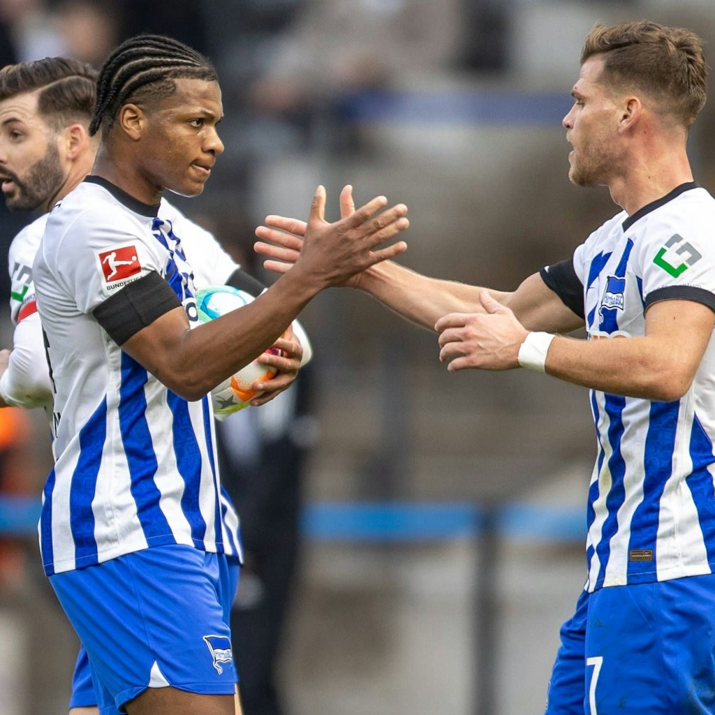 Die beiden harmonieren gut im Sturm von Hertha BSC: Jessic Ngankam und Florian Niederlechner.