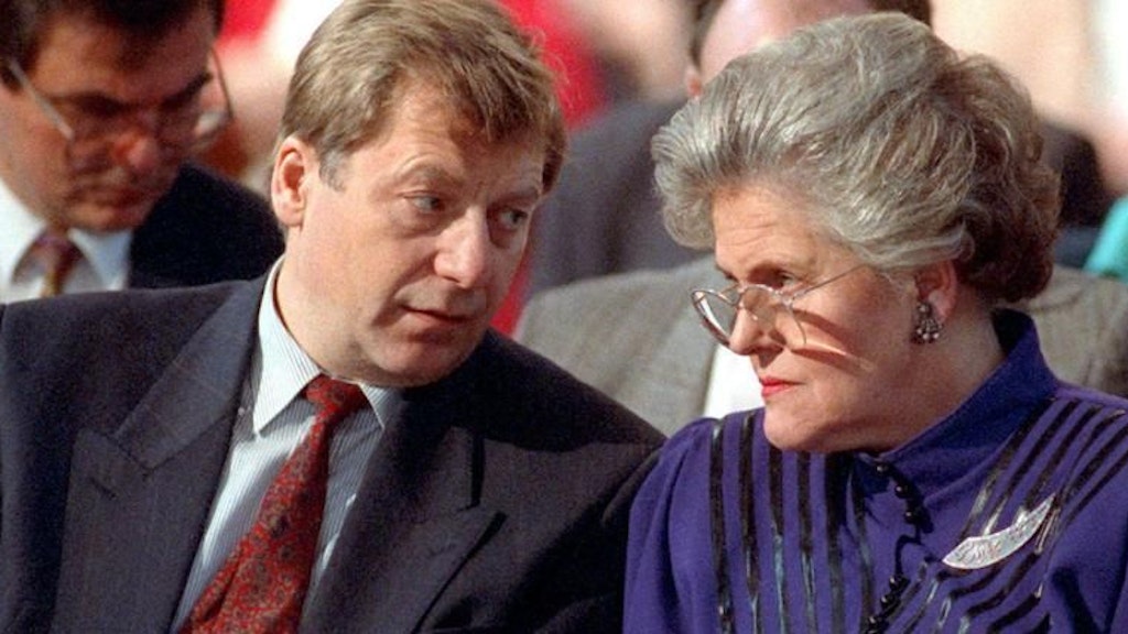 Hanna-Renate Laurien mit dem damaligen „Regiermeister“ Eberhard Diepgen (CDU). Die Parlamentspräsidentin wurde wegen ihrer Durchsetzungsfähigkeit anerkennend und scherzhaft Hanna-Granata genannt. 