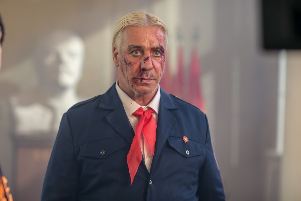 Till Lindemann ist der Frontmann von Rammstein - und tritt aktuell in einem Poker-Werbespot auf.