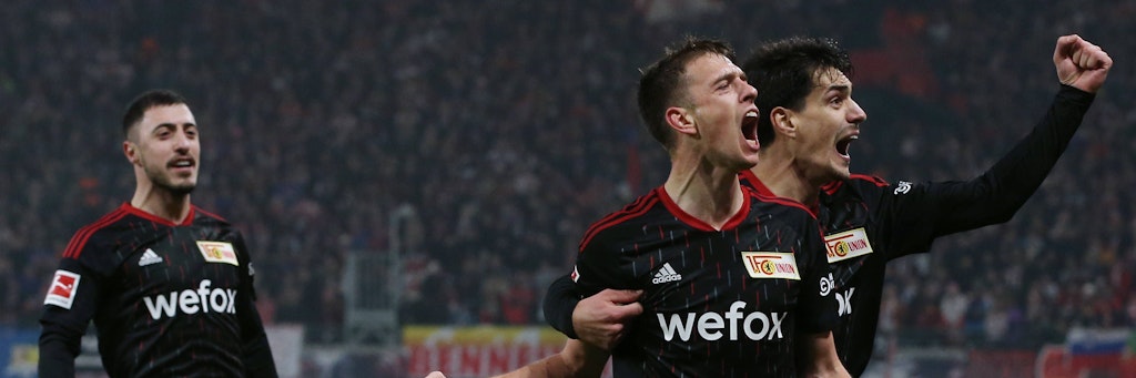 Hey, was geht ab? Wir holen die Meisterschaft! Der 1. FC Union feiert sich selbst. Hier jubeln Josip Juranovic, Janik Haberer und Diego Leite. Ein Bild, das als Endlosschleife abgespielt werden könnte in Köpenick.