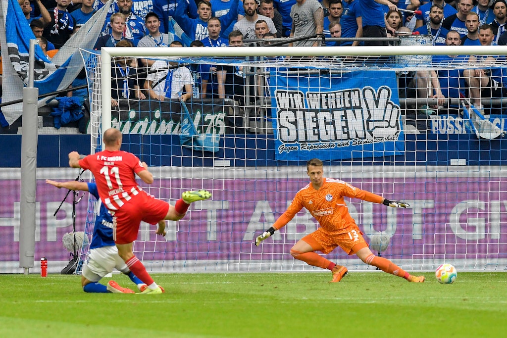 Im August feierte der 1. FC Union beim Krisenklub Schalke 04 ein Schützenfest. Sven Michel traf doppelt und am Ende stand es 6:1 für die Köpenicker. 