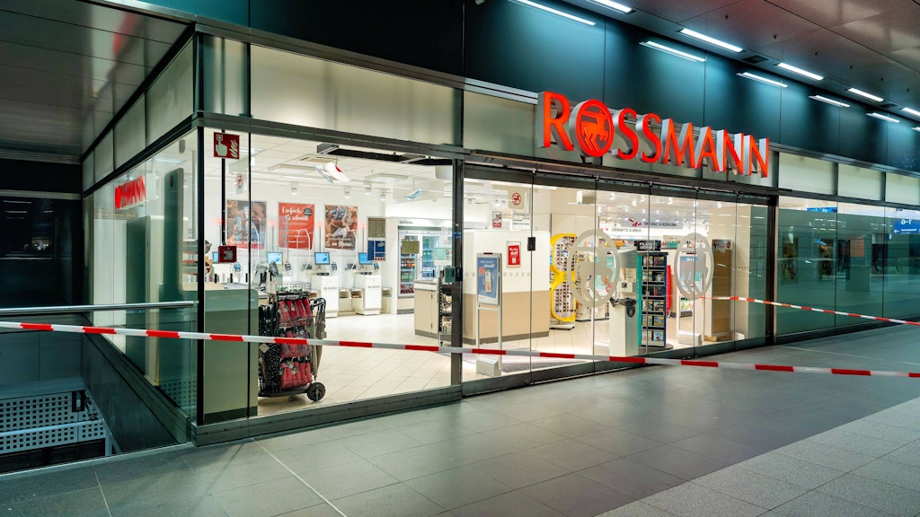 Der Hauptbahnhof Berlin, eine Filiale von Rossmann: Am Nachmittag wurde hier auf eine Ladendiebin geschossen.
