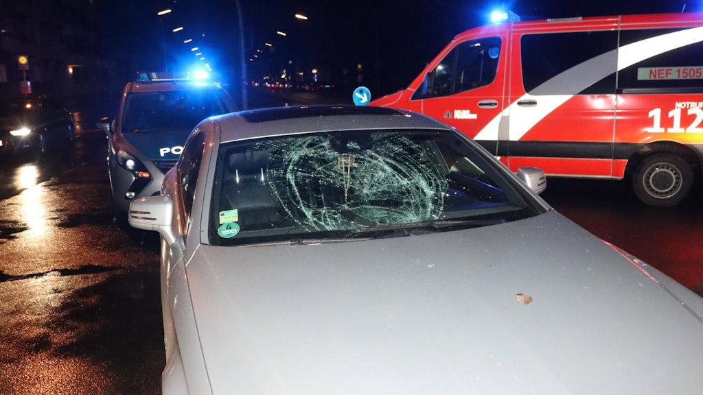 Der Radfahrer, der hier aufgeschlagen war, hatte definitiv einen Schutzengel. Er kam ohne schwere Verletzungen davon.