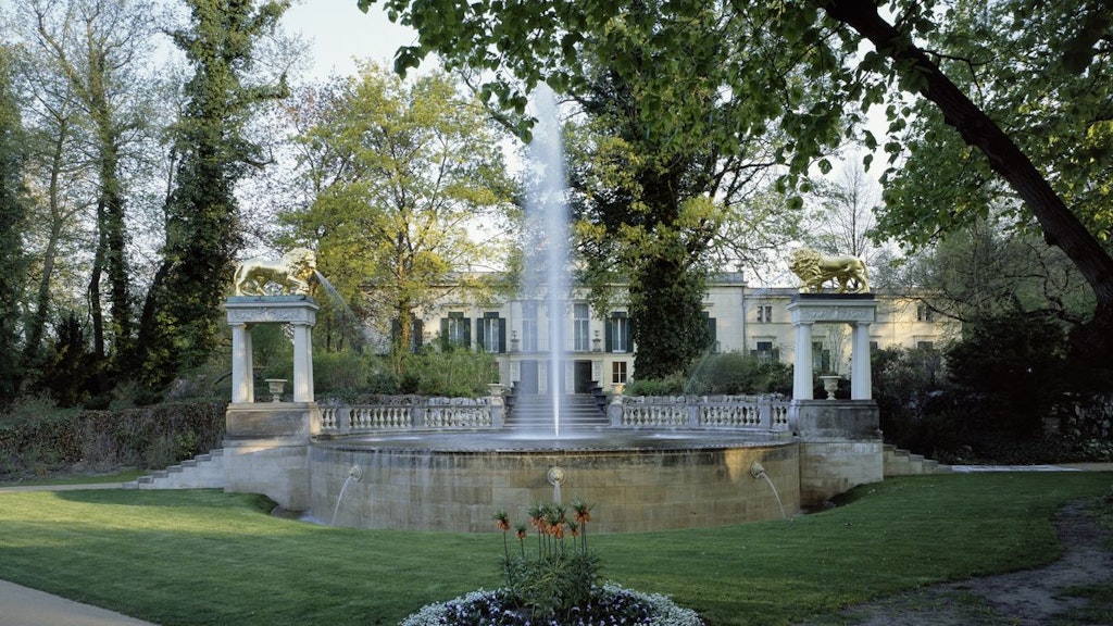Das Schloss Glienicke selbst ist bis Ende März nur sonnabends und sonntags von 10 bis 16 Uhr geöffnet.