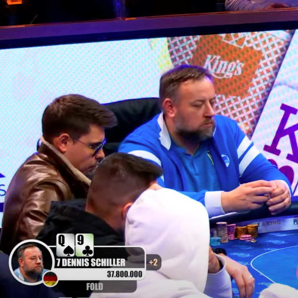 Souverän und abgezockt lässt sich Dennis Schiller aus Schöneiche am Pokertisch nicht aus der Ruhe bringen.