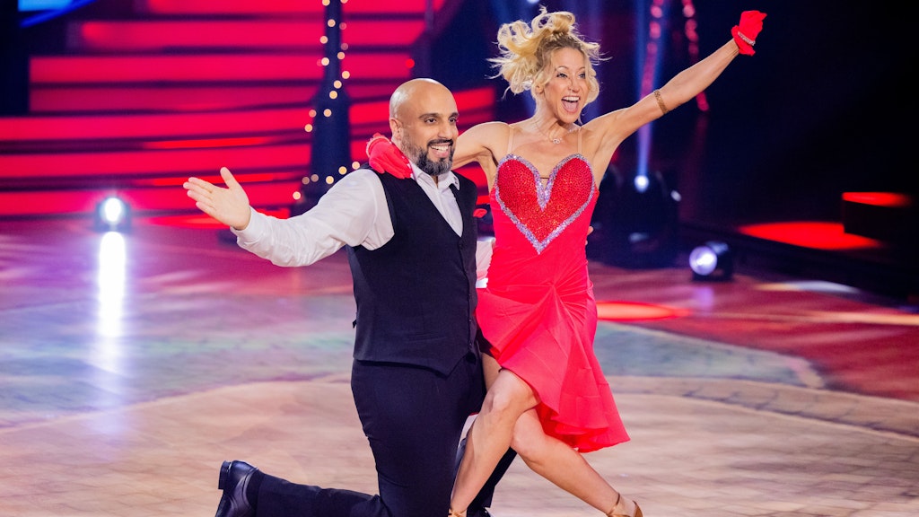 Abdelkarim und Kathrin Menzinger bekamen für ihren Cha Cha Cha in „Let's Dance“-Show 1 von der Jury 10 Punkte.