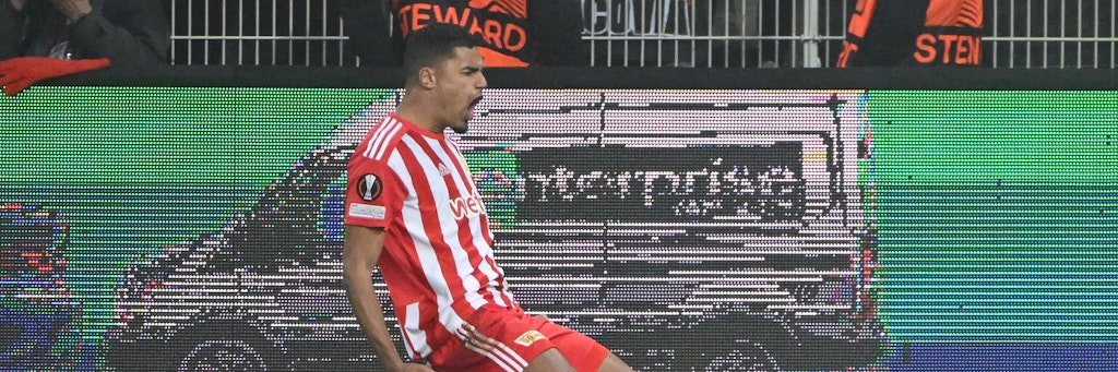 Danilho Doekhi bejubelt seinen wichtigen Kopfballtreffer zum 3:1 für den 1. FC Union gegen Ajax Amsterdam.