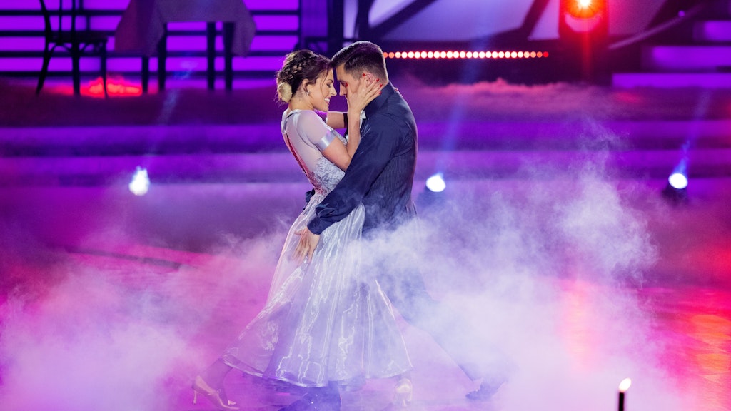 Philipp Boy und Patricija Ionel tanzen einen Wiener Walzer in Show 1 bei „Let’s Dance“ und bekommen 21 Punkte dafür.