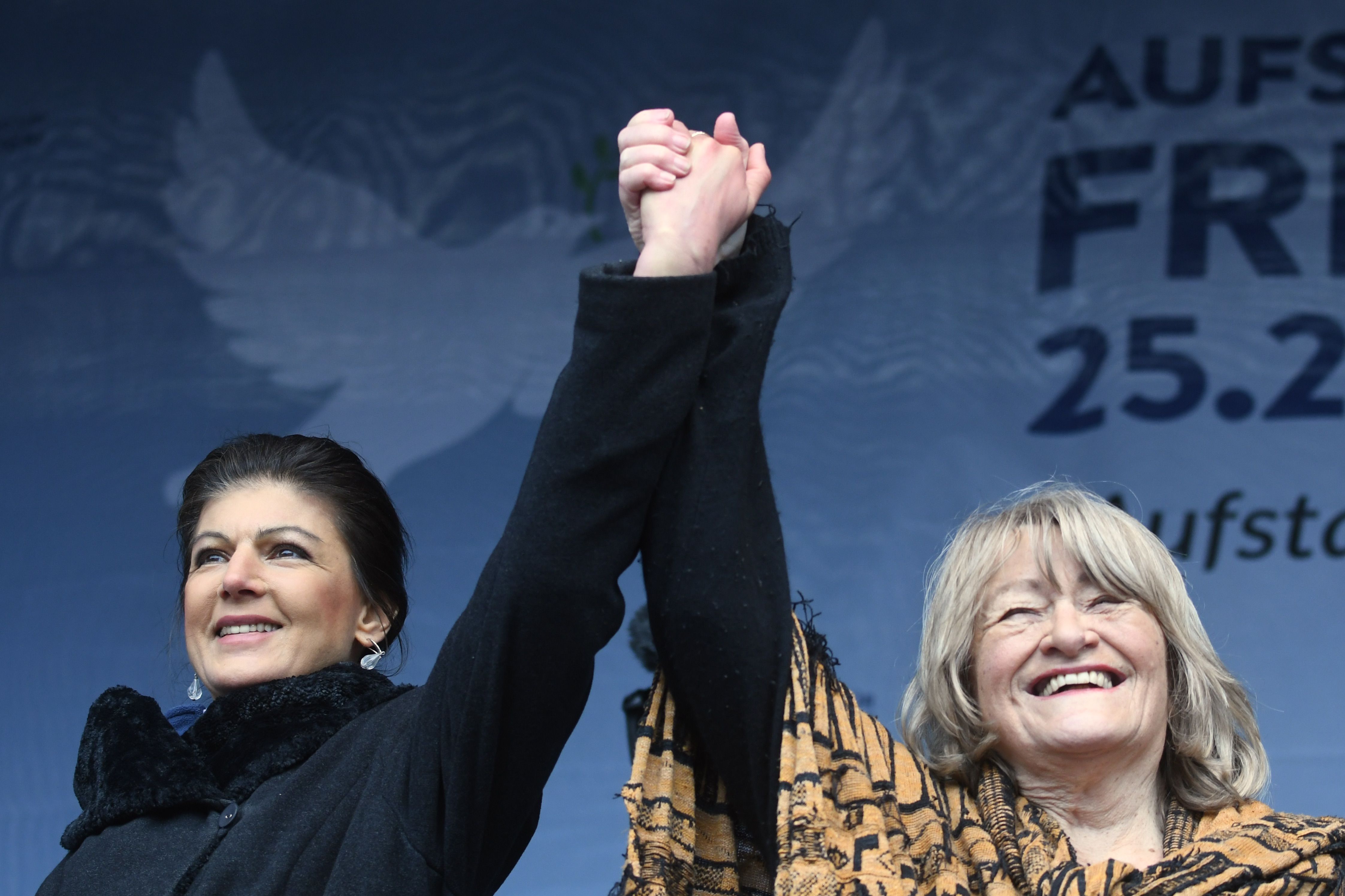 Liveticker Zu Wagenknecht-Demo: Pöbeleien Gegen Ukrainer +++ Schwarzer ...