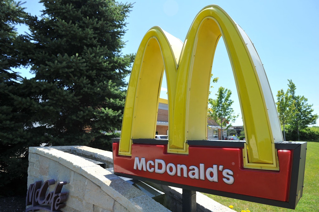 Eine McDonald’s-Filiale: Der Fast-Food-Gigant will sich der Vegan-Kundschaft andienen, erntet jedoch einen Shitstorm.