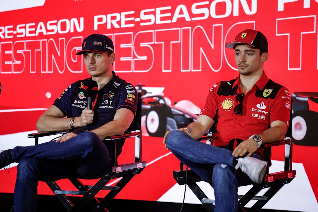 Wieder rank und schlank: Max Verstappen und Charles Leclerc vor dem Formel-1-Saisonstart 2023 in Bahrain. 